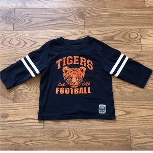 Boy tee size 2T